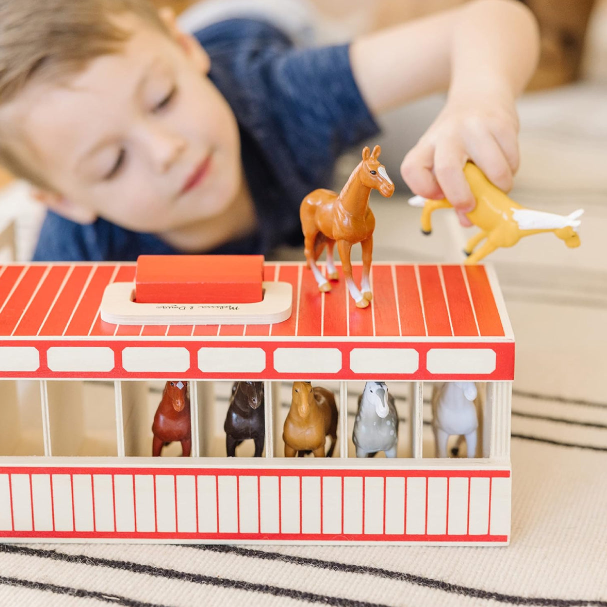 Melissa & Doug Take-Along Show-Horse Stable With Wooden Box