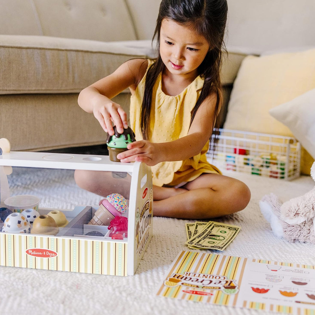 Melissa & Doug Wooden Scoop and Serve Ice Cream Counter (28 pcs)