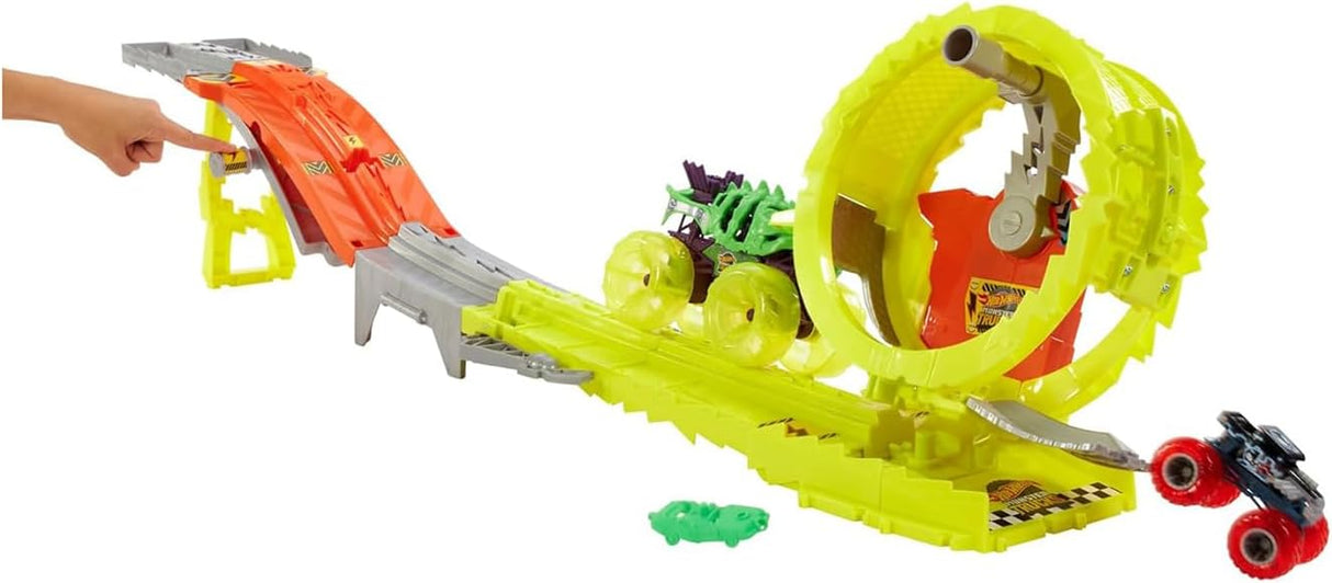 Hot Wheels Monster Trucks Charge & Chase Challenge Track Set