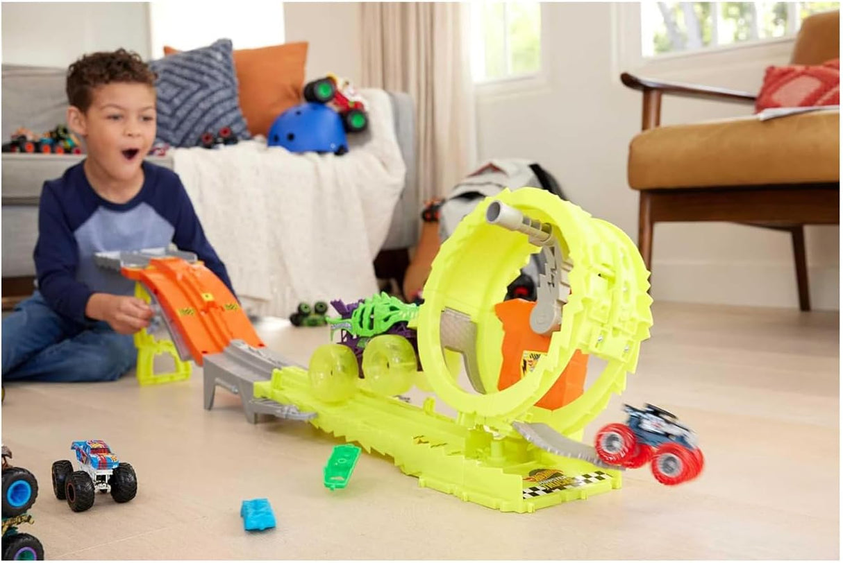 Hot Wheels Monster Trucks Charge & Chase Challenge Track Set