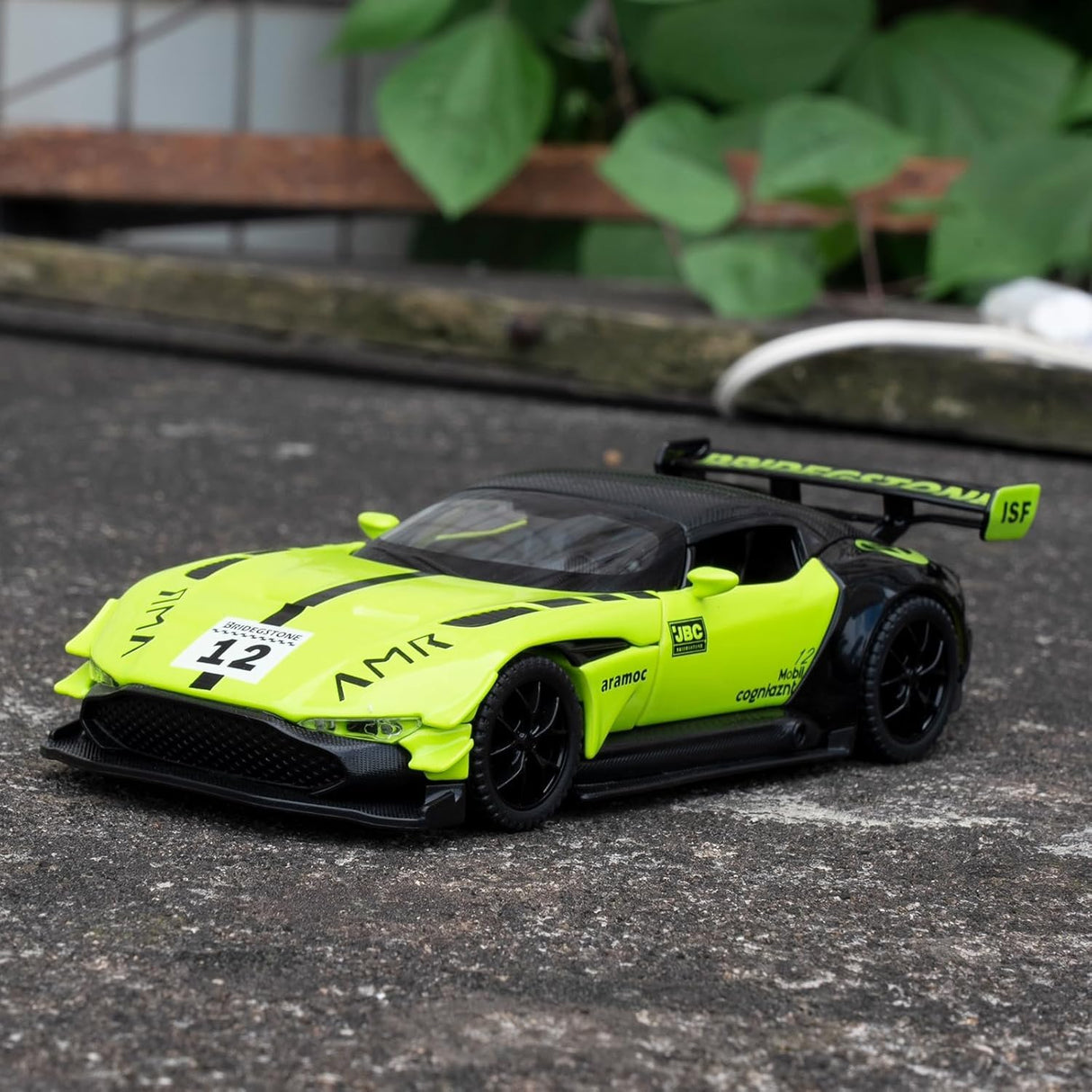 Aston Martin Vulcan Amr Pro Model 1:32 Scale