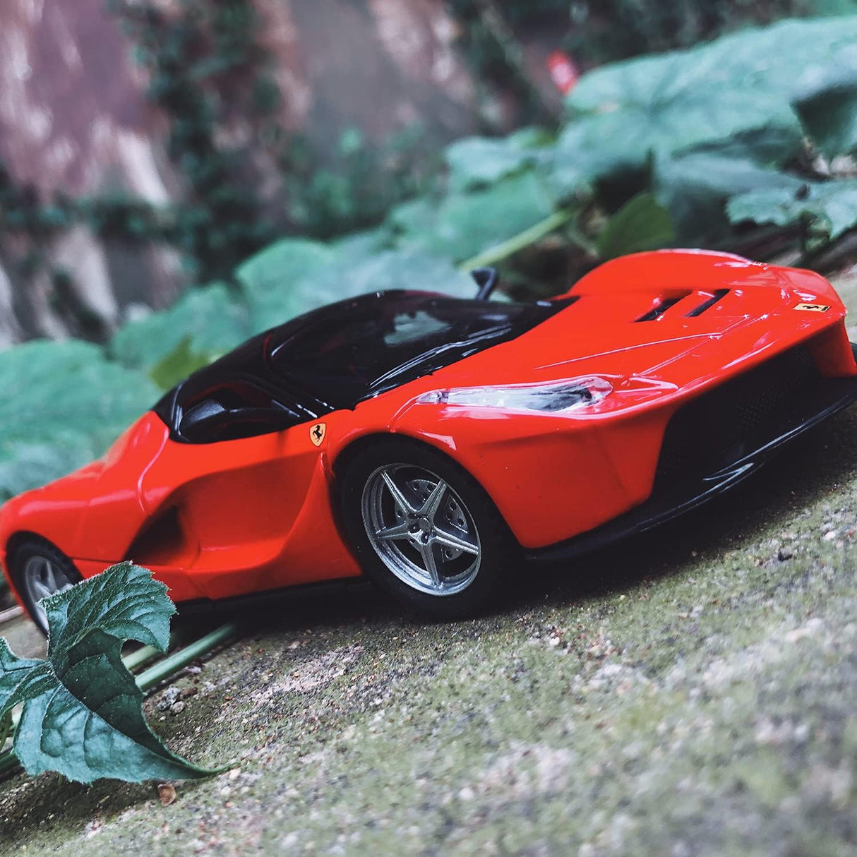 Ferrari Laferrari Model 1:32 Scale