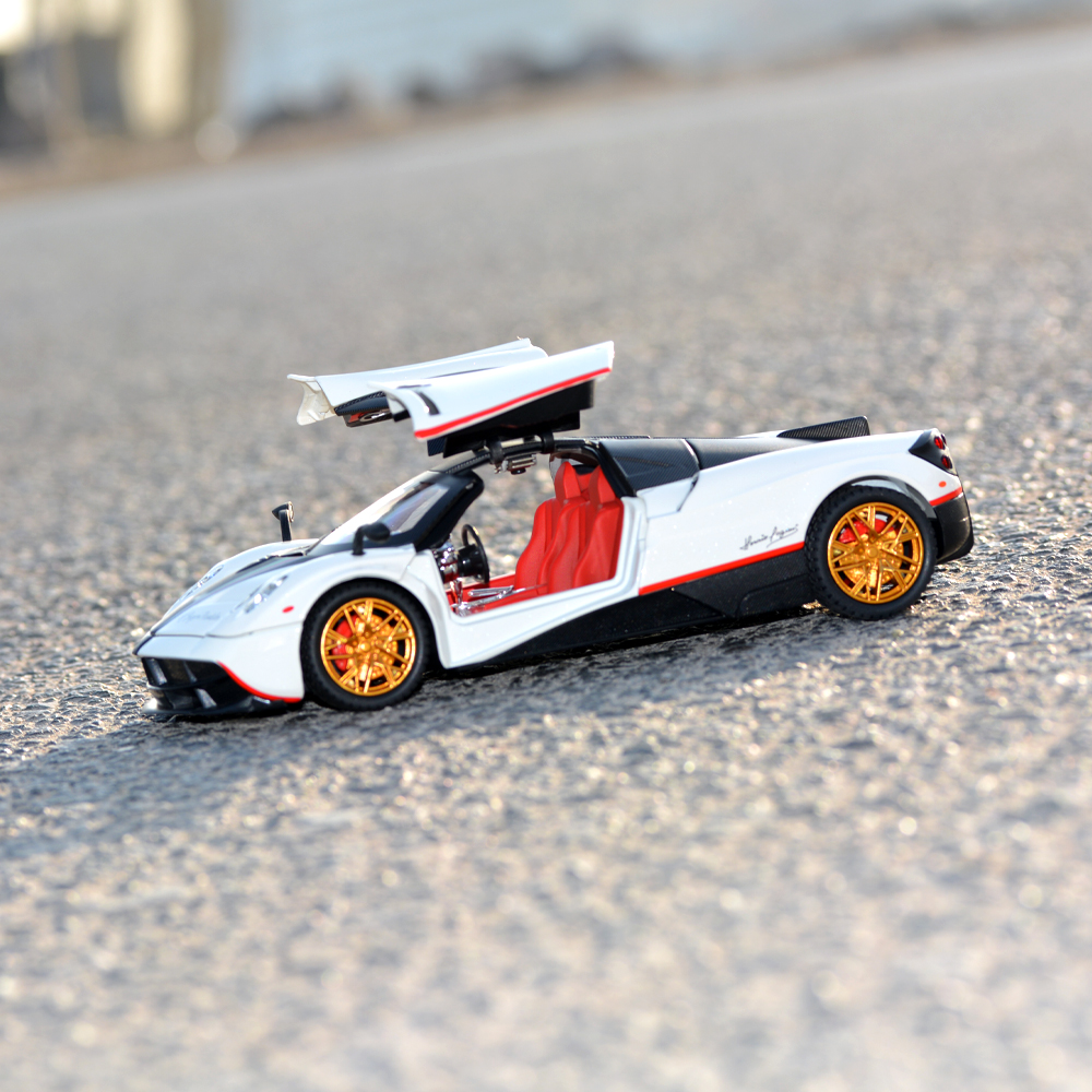 Pagani Huayra Model 1:24 Scale (3 Assorted Colors, Sold As Single)