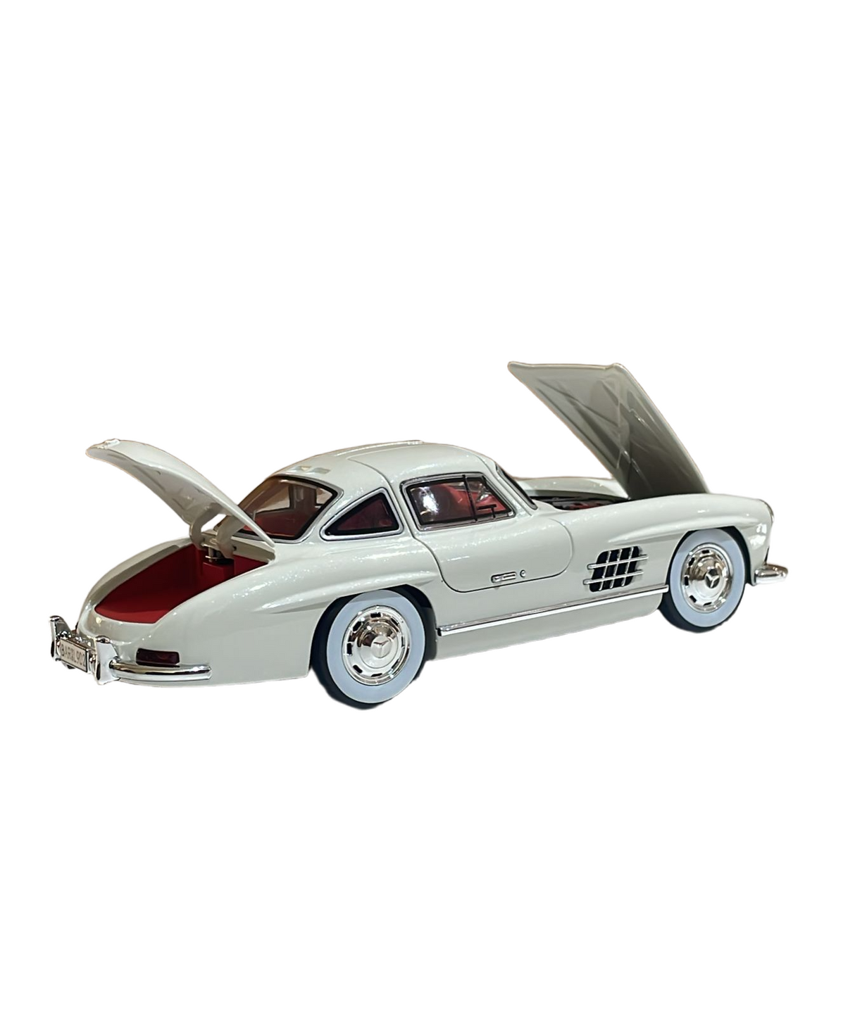 Mercedes-Benz 300 Sl Gullwing Model 1:24 Scale (3 Assorted Colors, Sold As Single)