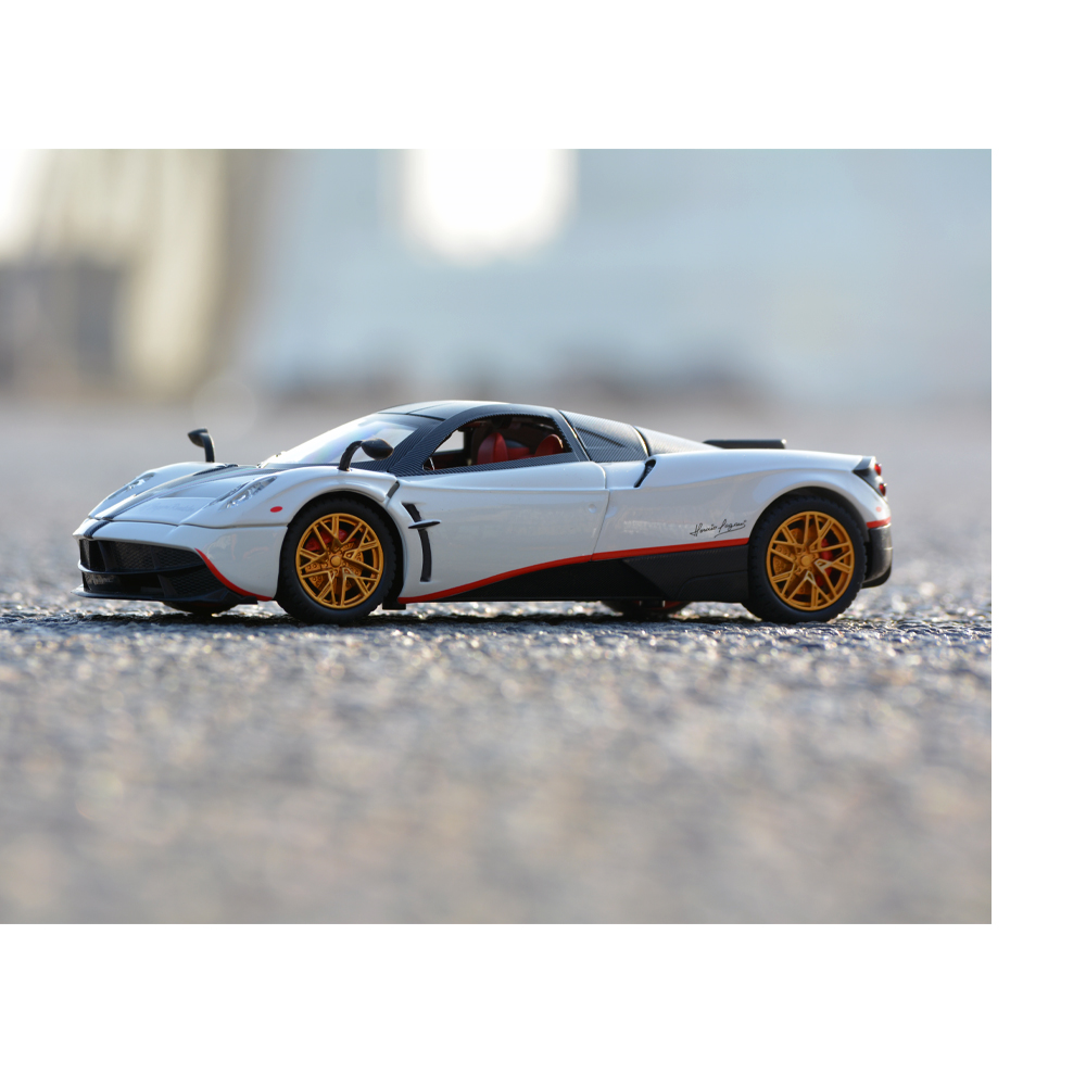 Pagani Huayra Model 1:24 Scale (3 Assorted Colors, Sold As Single)