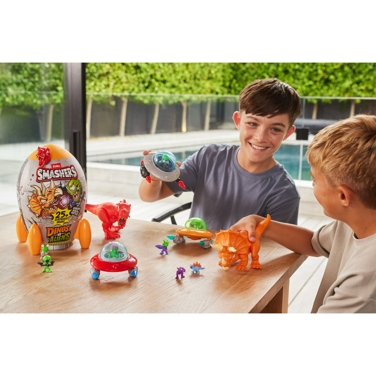 Smashers Dino vs Aliens Rocket Egg - Buildable T-Rex Dino with Slime, Sand, and 20+ Intergalactic Surprises - Assorted