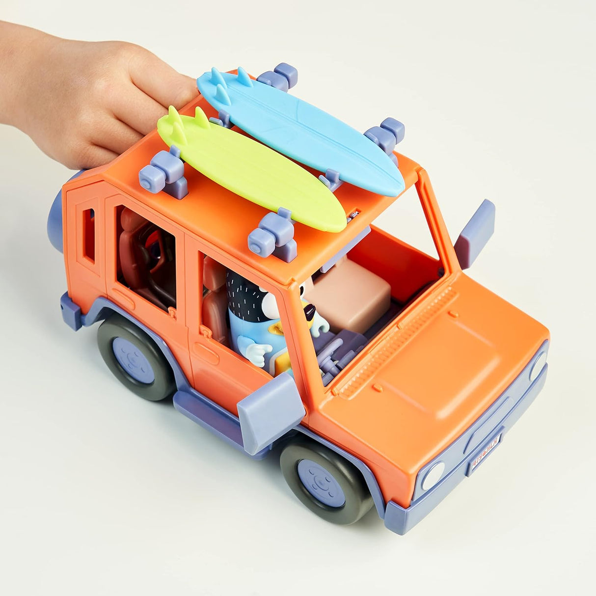 Bluey - Heeler 4WD Family Vehicle with 1 Figure and 2 Surfboards