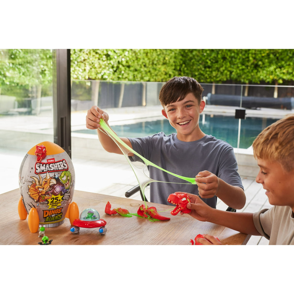 Smashers Dino vs Aliens Rocket Egg - Buildable T-Rex Dino with Slime, Sand, and 20+ Intergalactic Surprises - Assorted